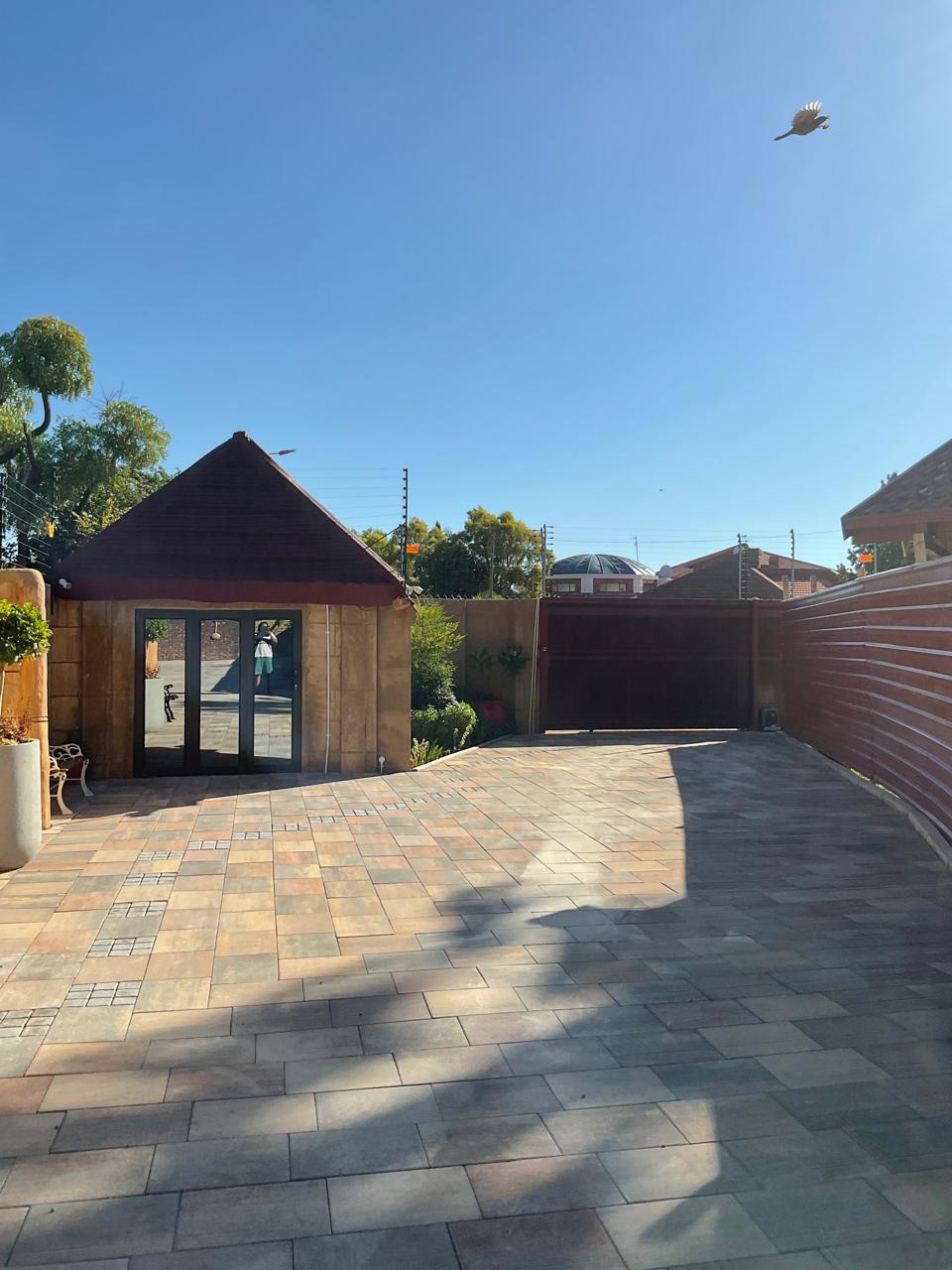 Surroundings image 6
